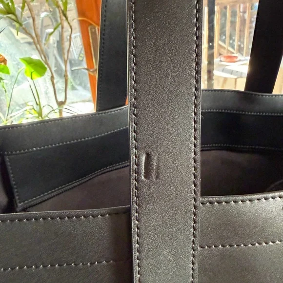 Sleek Black Leather Tote Bag - Picture 5 of 5